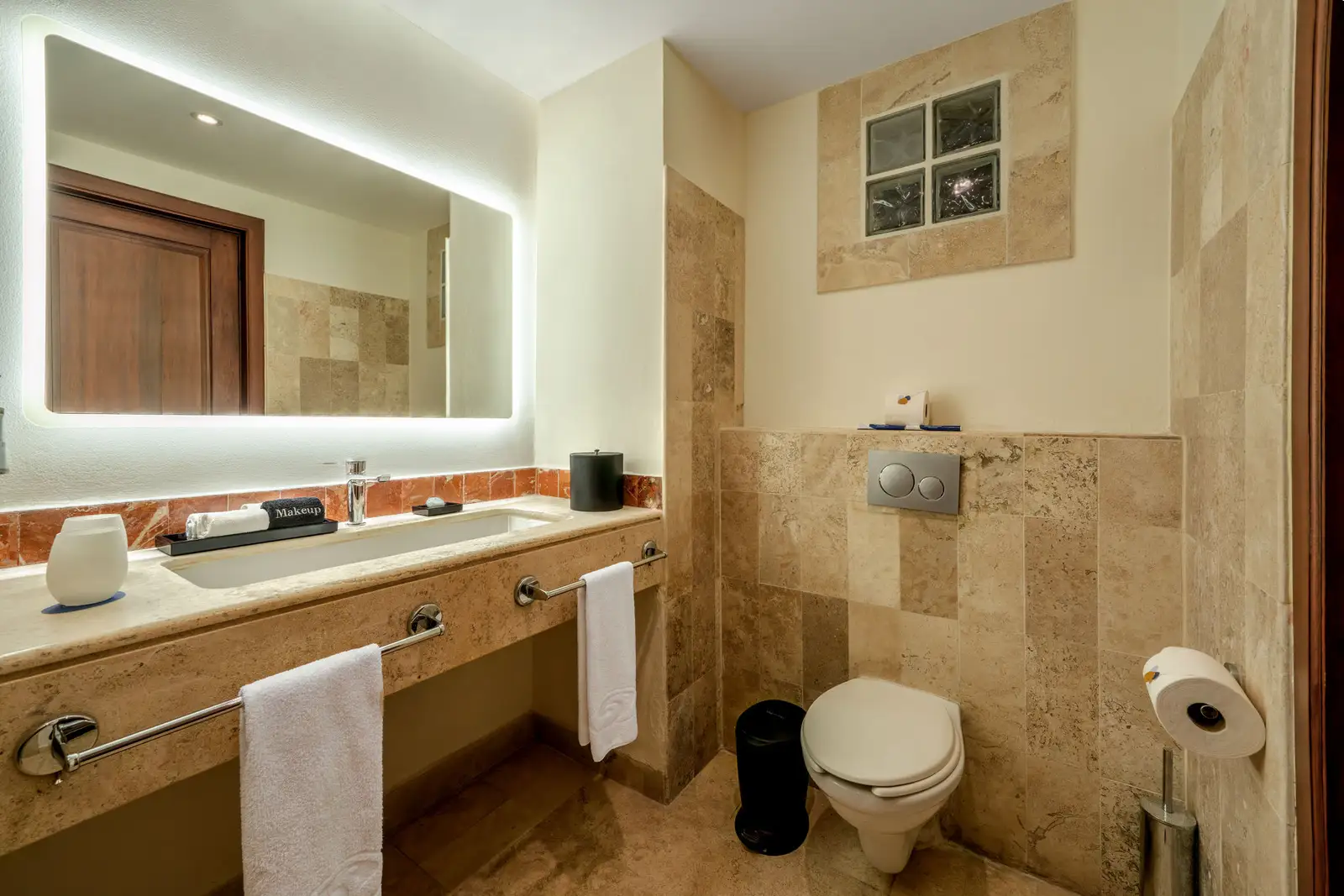 Junior Suite Poolside