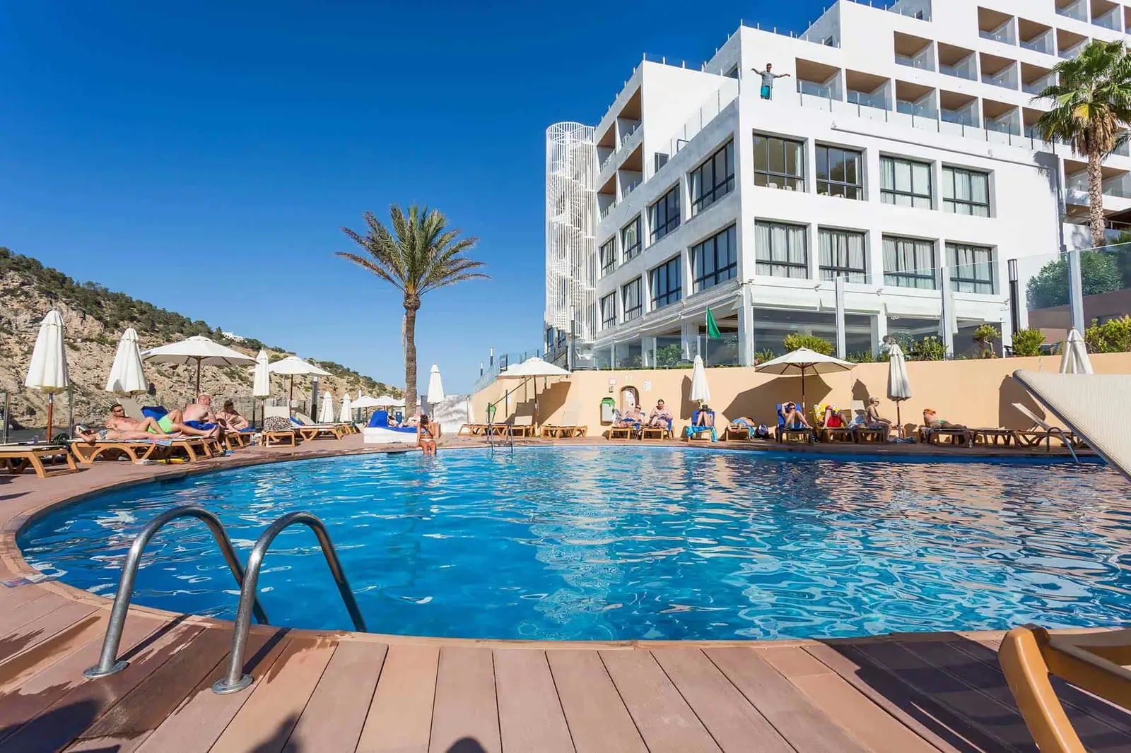 Palladium-Hotel-Cala-Llonga-piscina