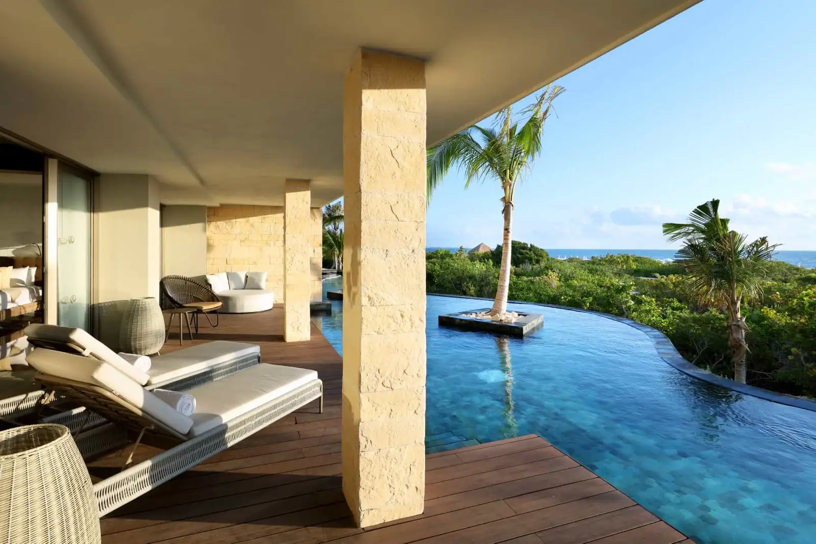 Grand Palladium Costa Mujeres Resort & Spa_Signature Swim Up Beachfront Ocean View