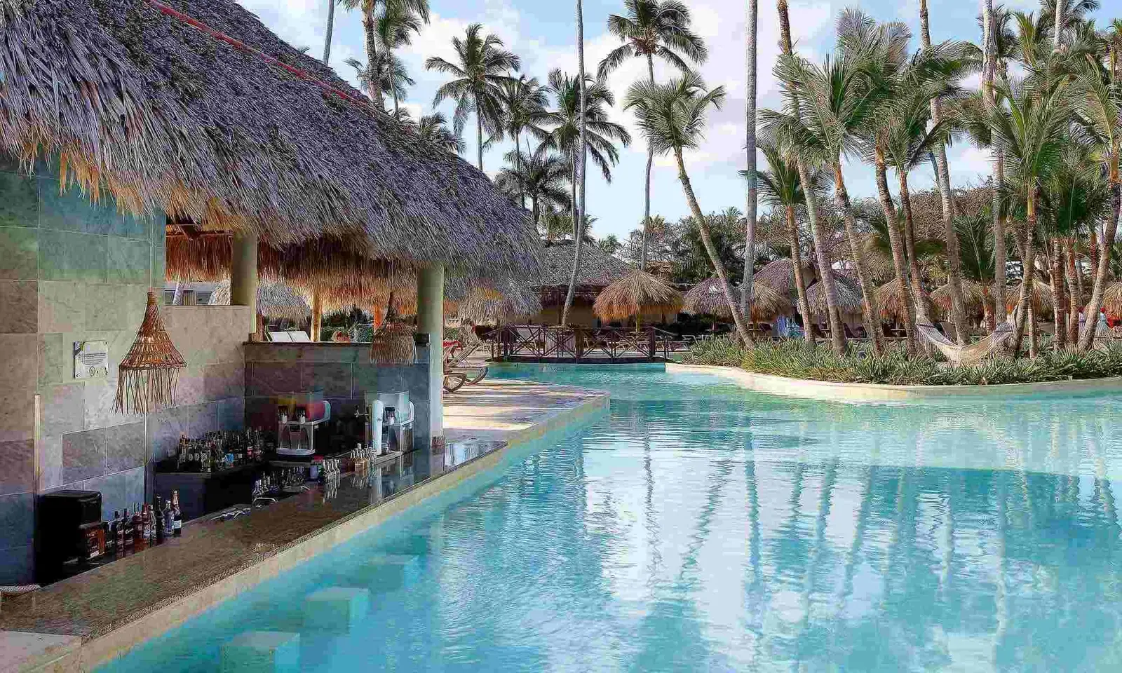 Grand-Palladium-Punta-Cana-BAR-SAONA-POOL-BAR-1