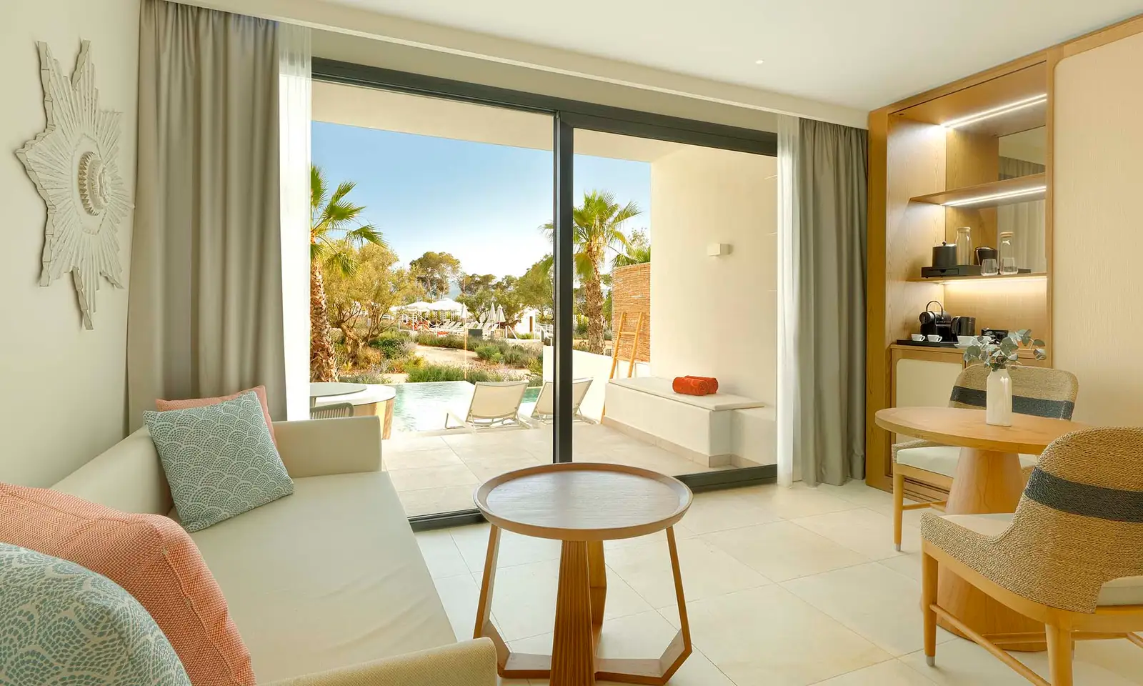 Signature-Level-TRS-Ibiza-Signature-Level-Junior-Suite-Swim-Up3