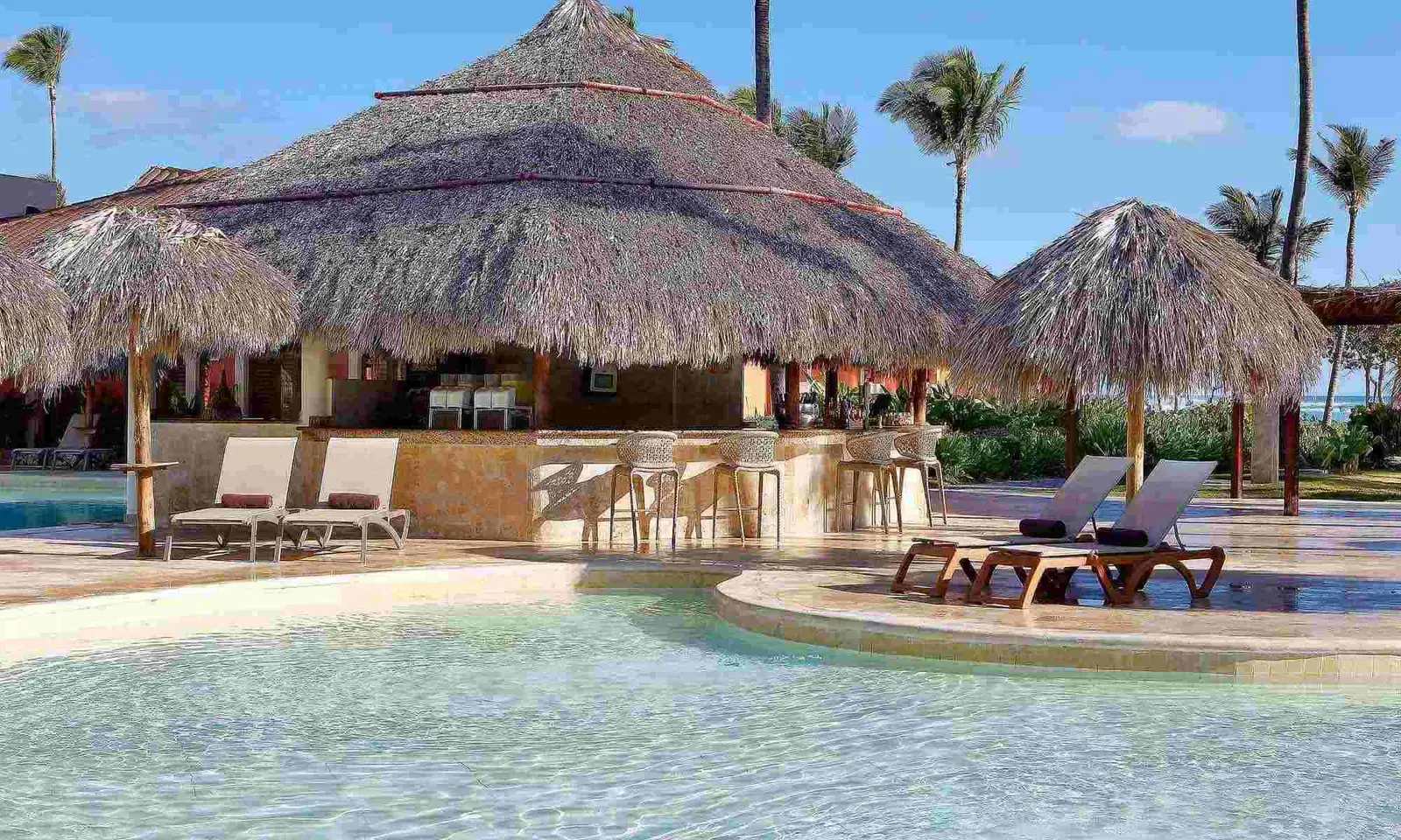 Grand-Palladium-Punta-Cana-BAR-SAONA-POOL-BAR