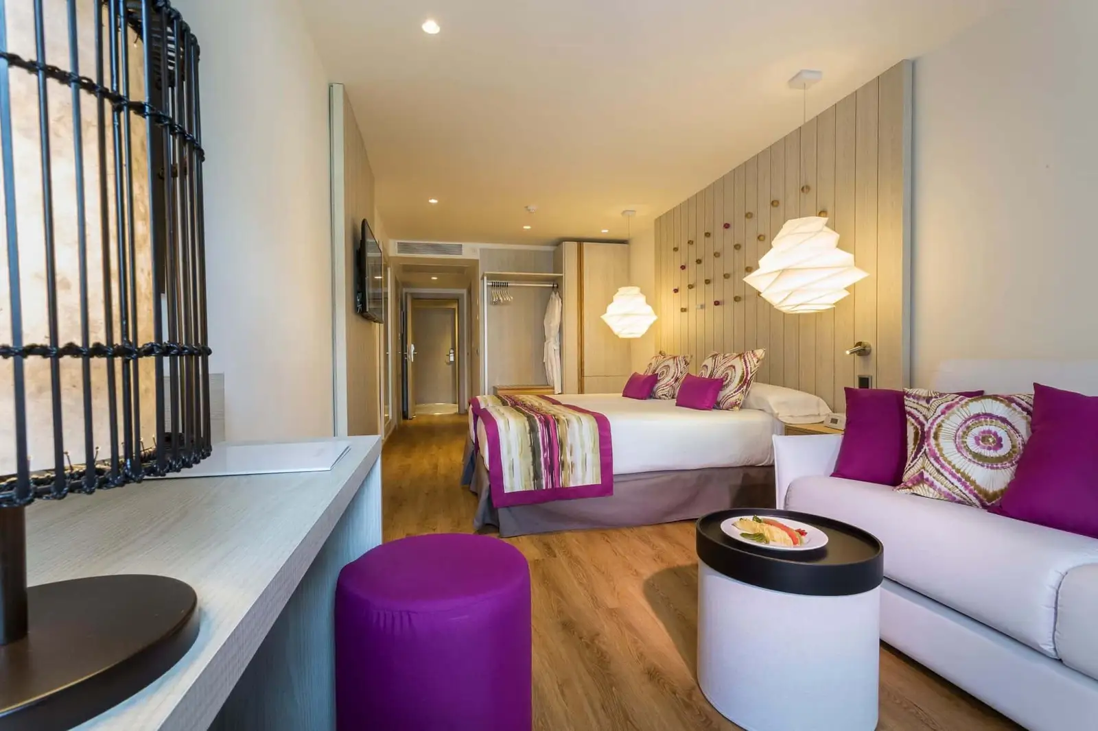 Grand-Palladium-White-Island-connecting-family-superior