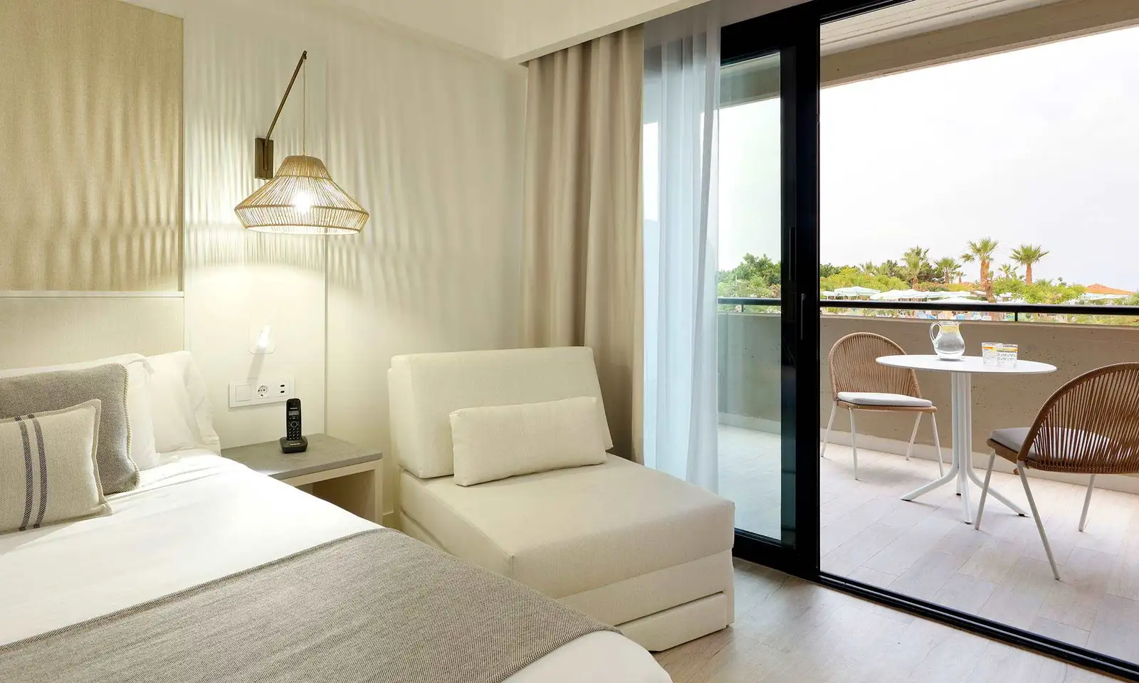 Grand-Palladium-Sicilia-Deluxe-Pool-View3