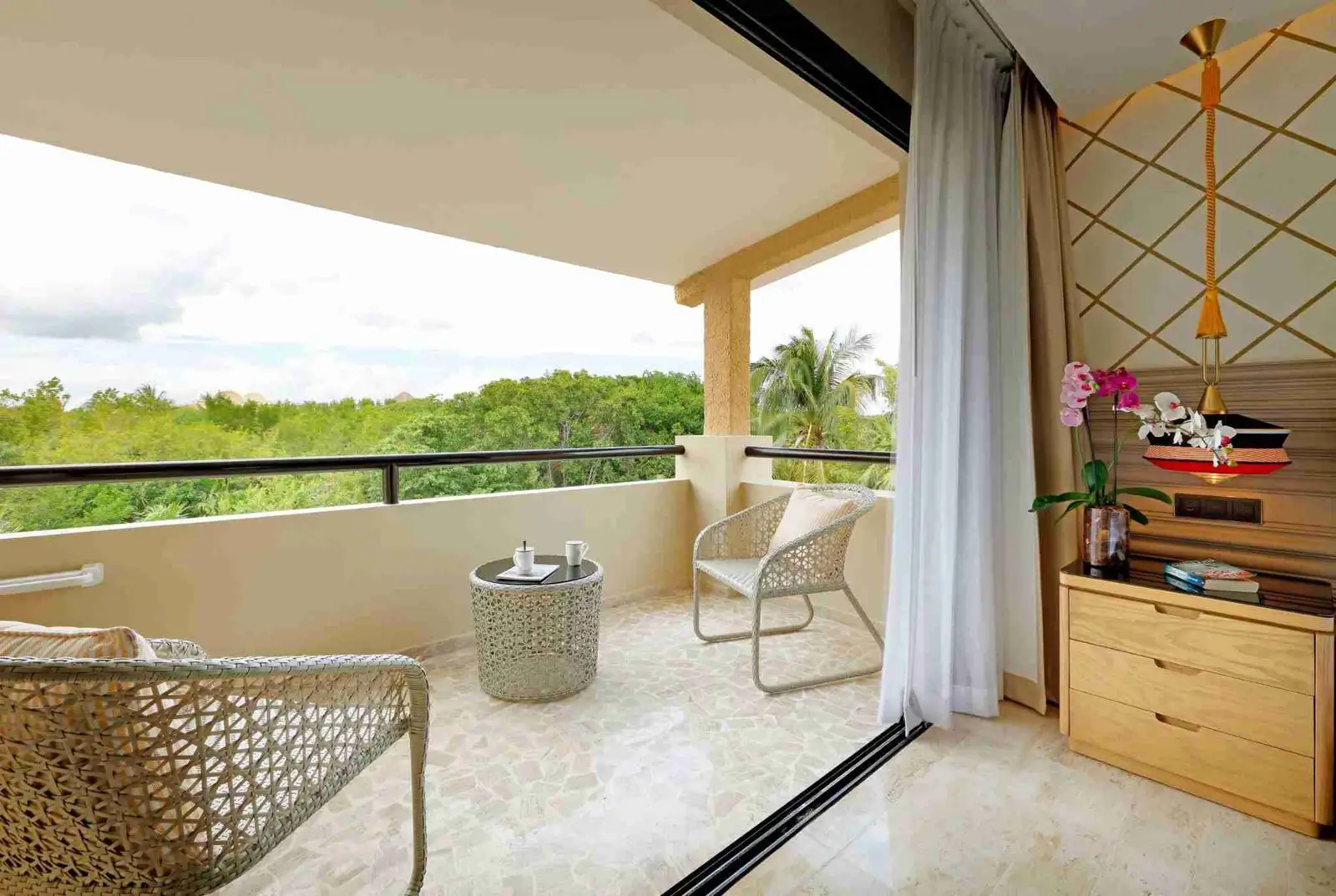 TRS-YUCATAN-HOTEL-Suite-Poolside6