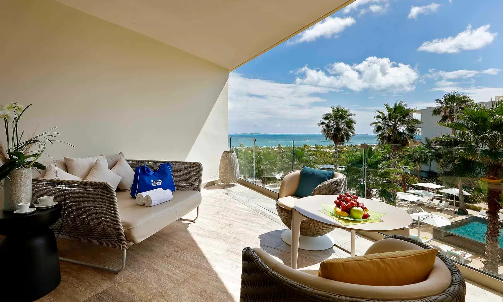 Family-Selection-Grand-Palladium-Costa-Mujeres-loft-suite-jacuzzi-terrace-ocean-view-vista-exterior-2