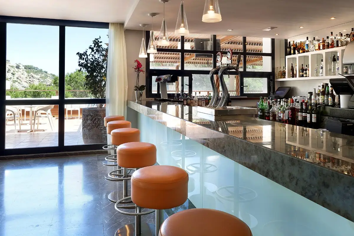 Palladium-Hotel-Cala-Llonga-lobby-bar