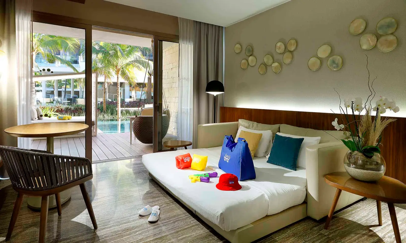 Family-Selection-Grand-Palladium-Costa-Mujeres-Junior-Suite-swim-up-beachside-vista-exterior