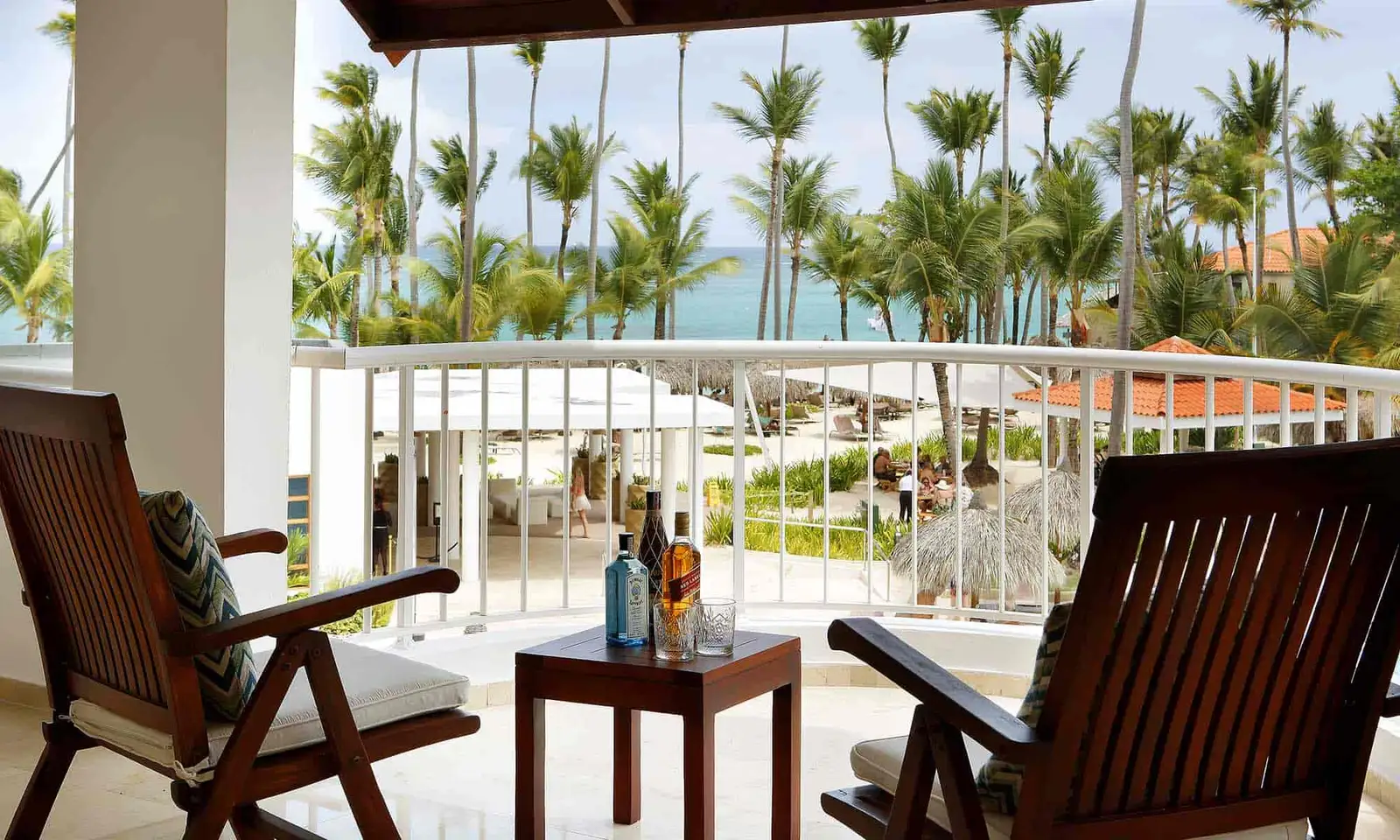 TRS-TURQUESA-JACUZZI-TERRACE-SUITE-BEACHSIDE-5038_MG_2178.jpg  3 of 4 assets