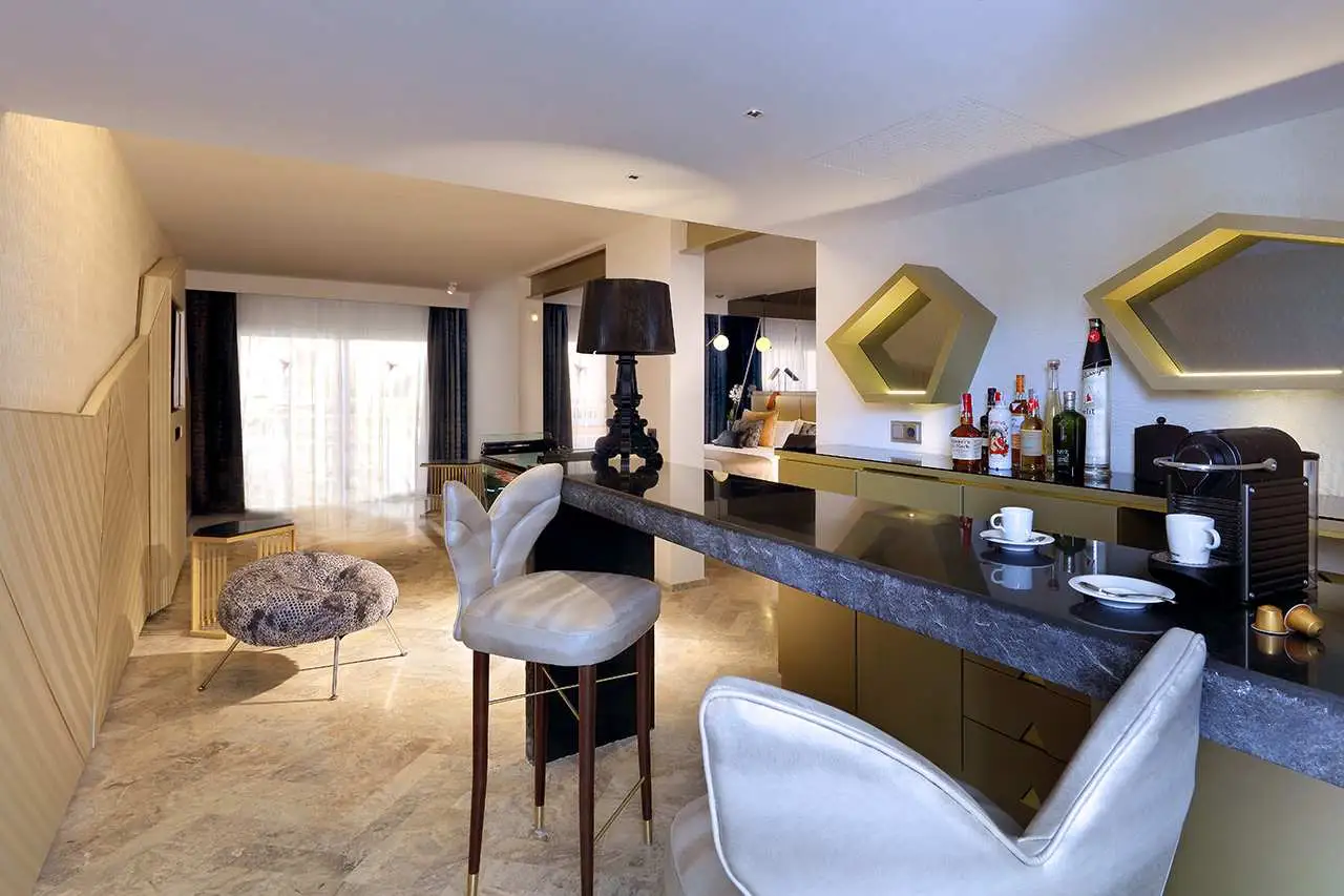 ushuaia-ibiza-beach-hotell-suite-club-1