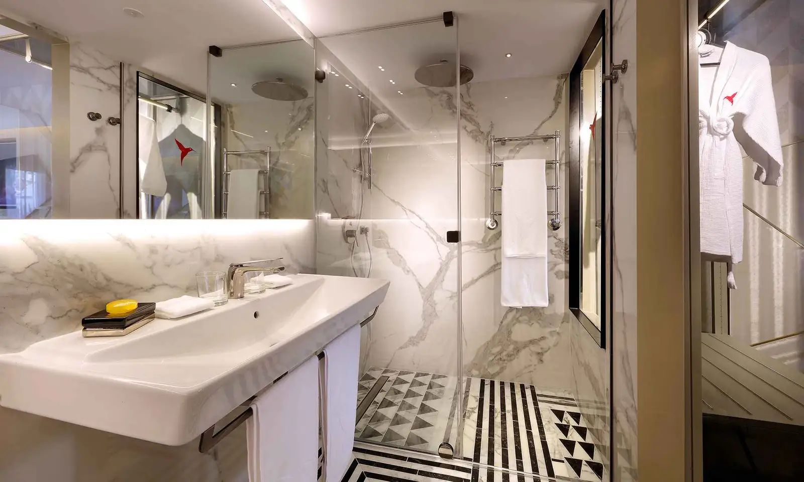 ushuaia-ibiza-beach-hotel-party-all-night-long2