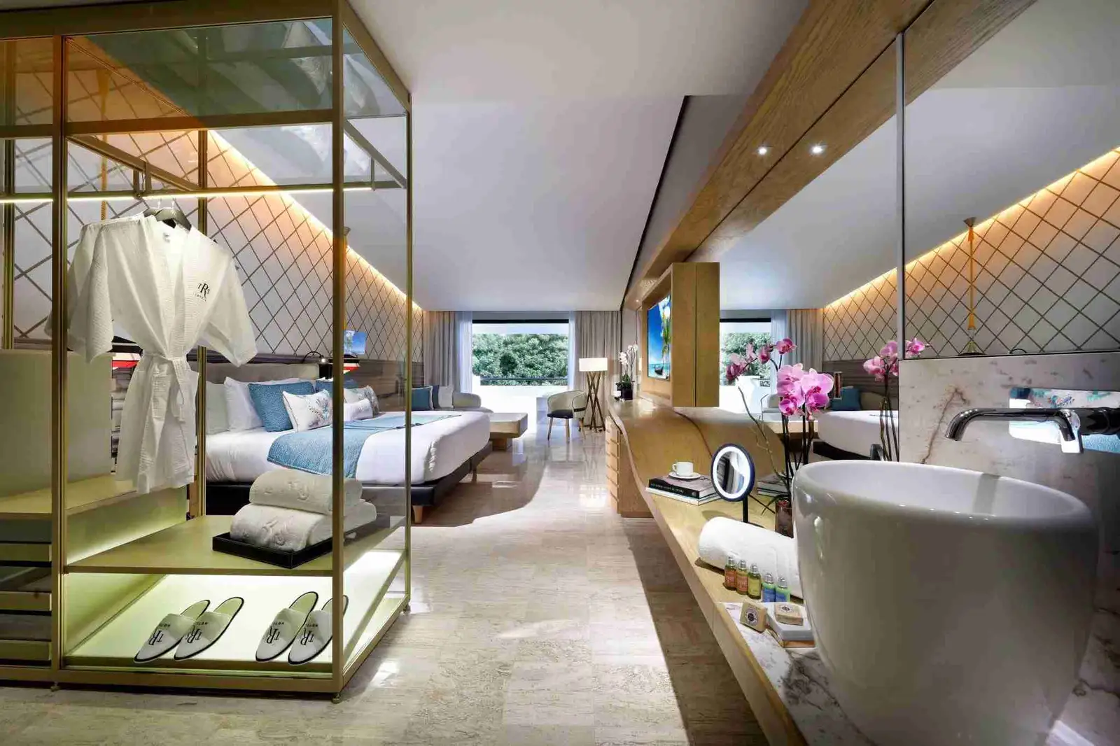 TRS-YUCATAN-Hotel-Junior-Suite-Poolside9