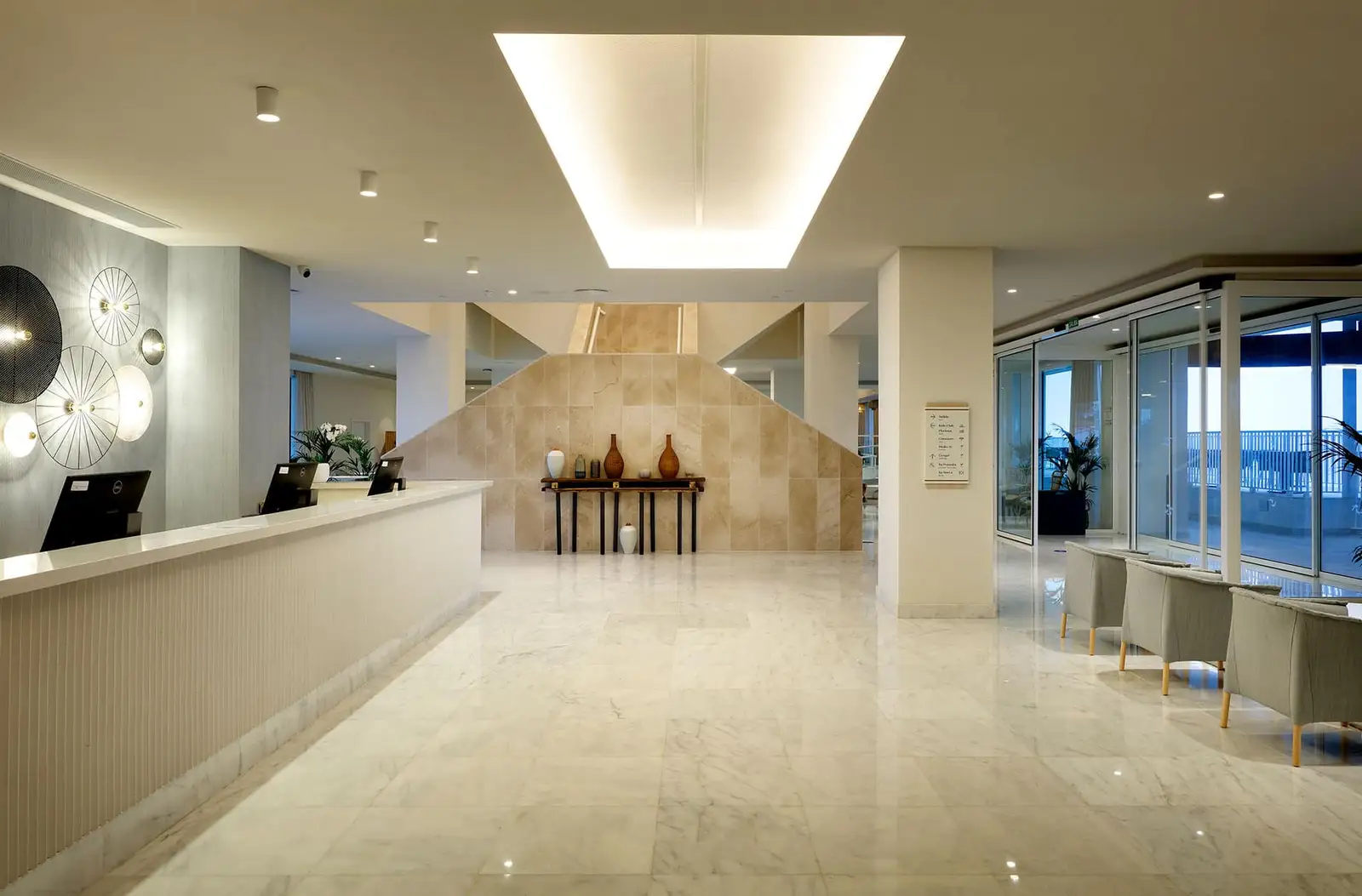 Palladium-Hotel-Menorca-Lobby-4