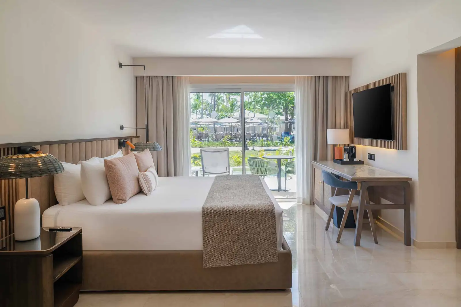 romance-private-pool