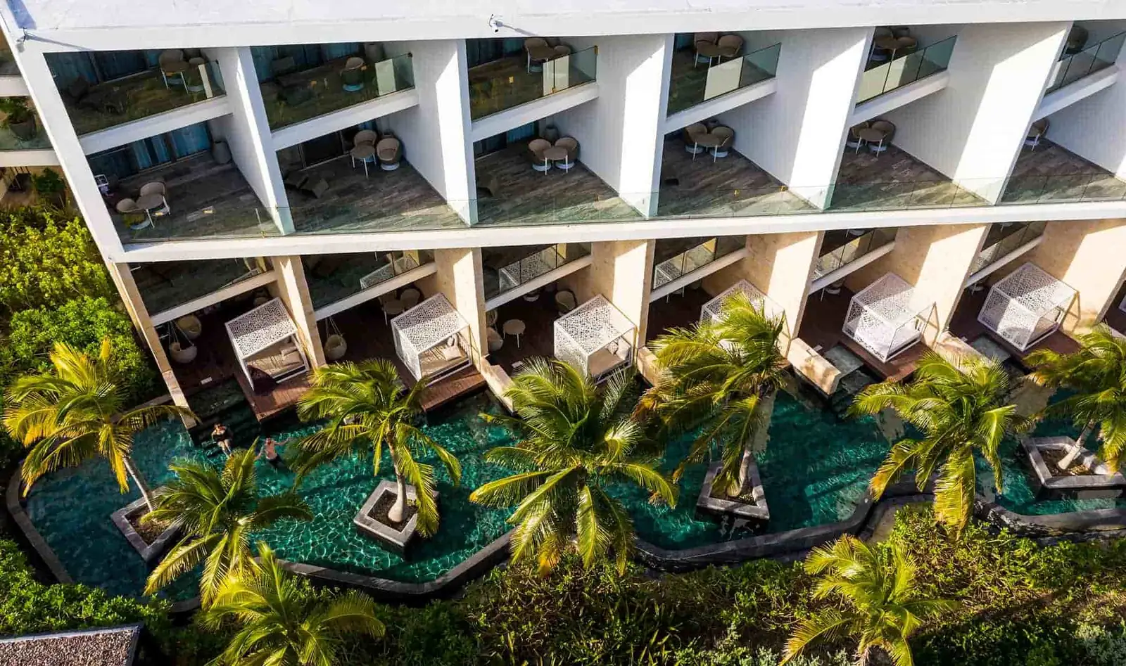 Family-Selection-Grand-Palladium-Costa-Mujeres-Junior-Suite-swim-up-beachside-vista3