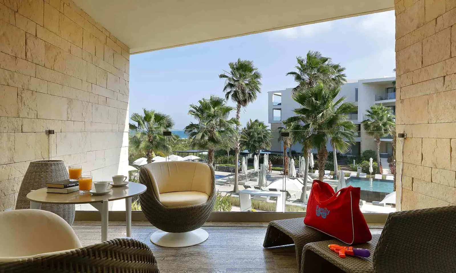 Family-Selection-Grand-Palladium-Costa-Mujeres-Junior-Suite-beachside-ocean-view-vista-exterior-2