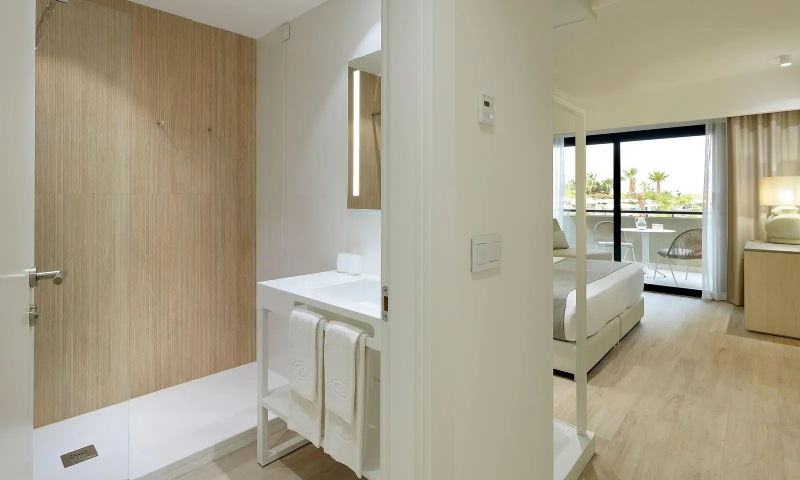 Grand-Palladium-Sicilia-Deluxe-Pool-View2