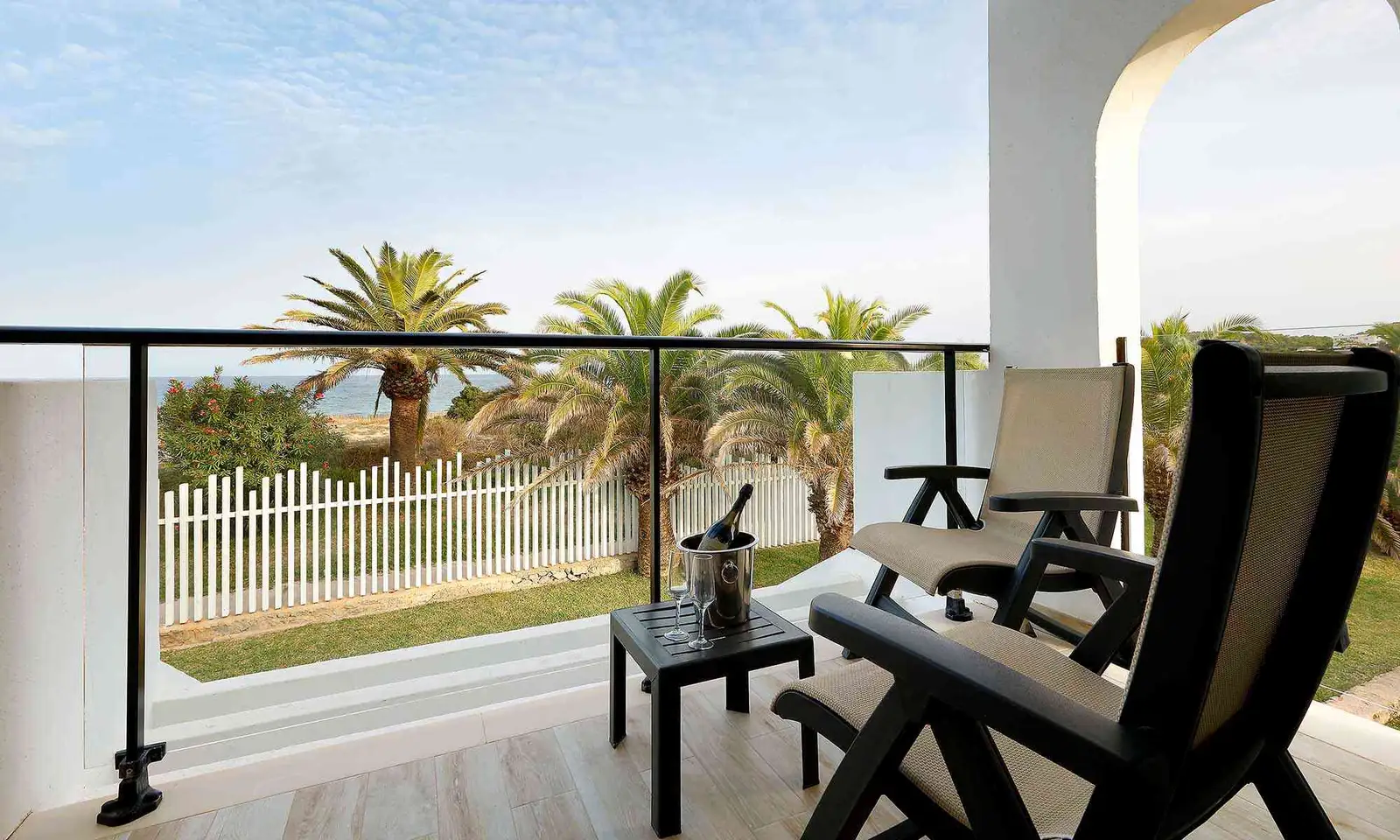 GP-WHITE-ISLAND-HABIT-DELUXE-SEAFRONT-VIEW-6109_MG_9786