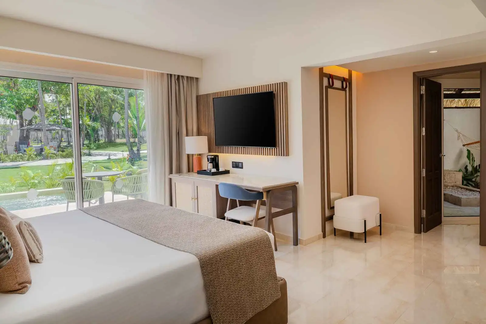 romance-private-pool