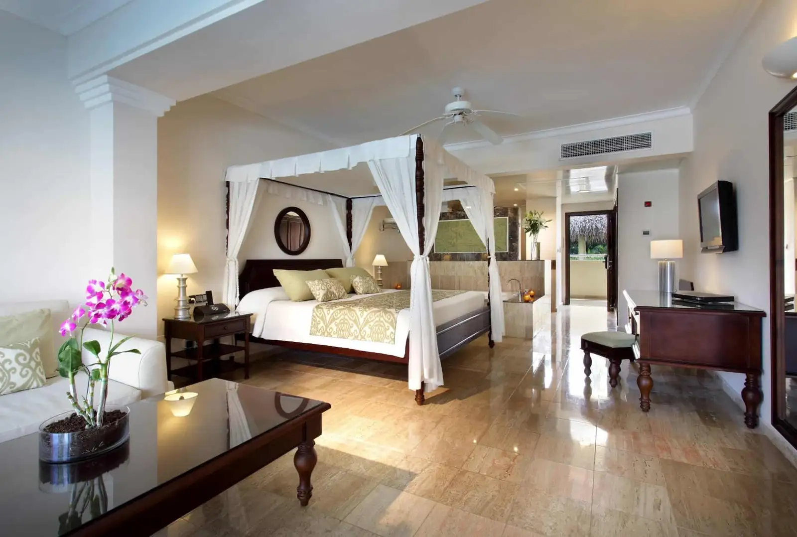 TRS-Turquesa-Hotel-Junior-Suite-poolside2