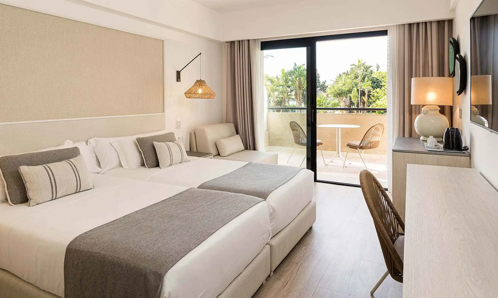 Grand-Palladim-Sicilia-Deluxe-Garden-View