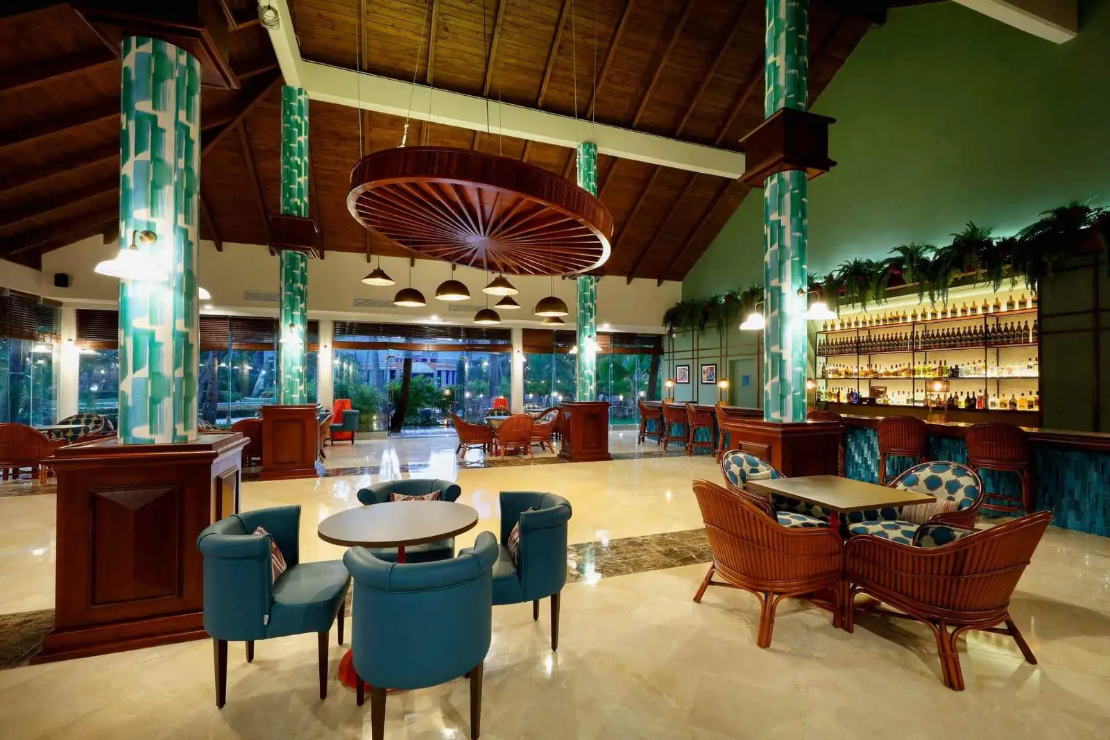 Grand-Palladium-Punta-Cana-Resort-Spa-bar-hemingway