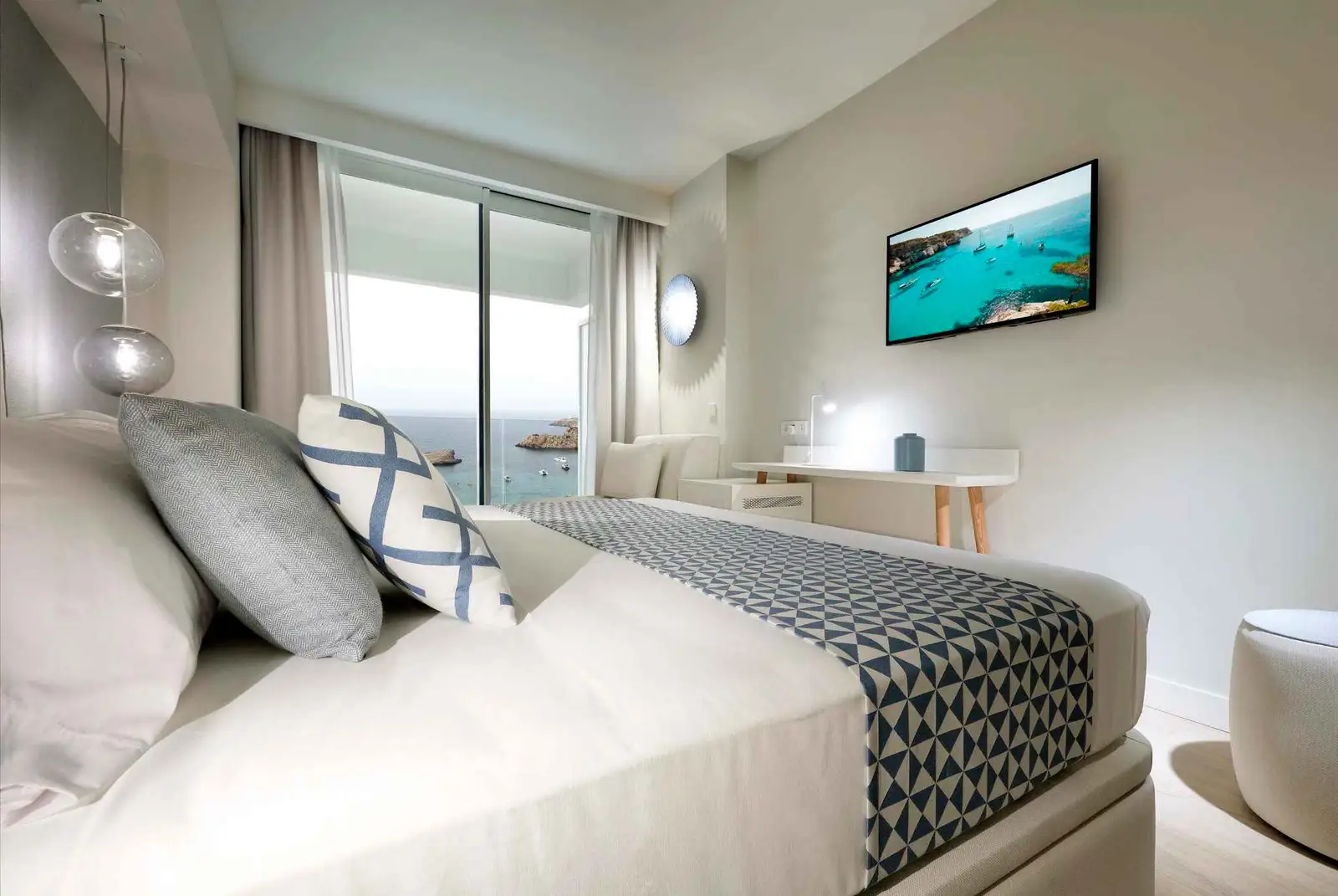 Grand-Palladium-Menorca-Connecting-Family-Deluxe-vista-mar4