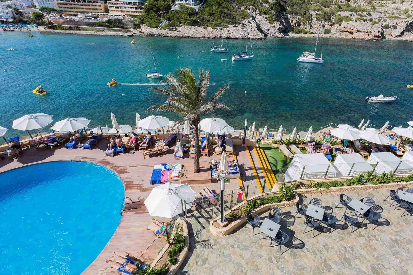 Palladium-Hotel-Cala-Llonga_Vista-aerea-piscina