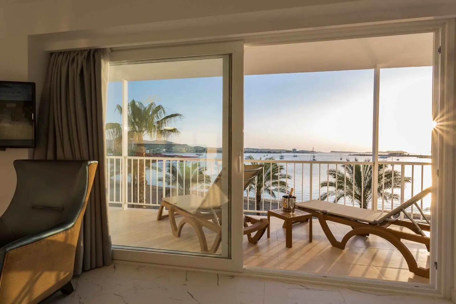 Palladium-Hotel-Palmyra-Master-Suite7