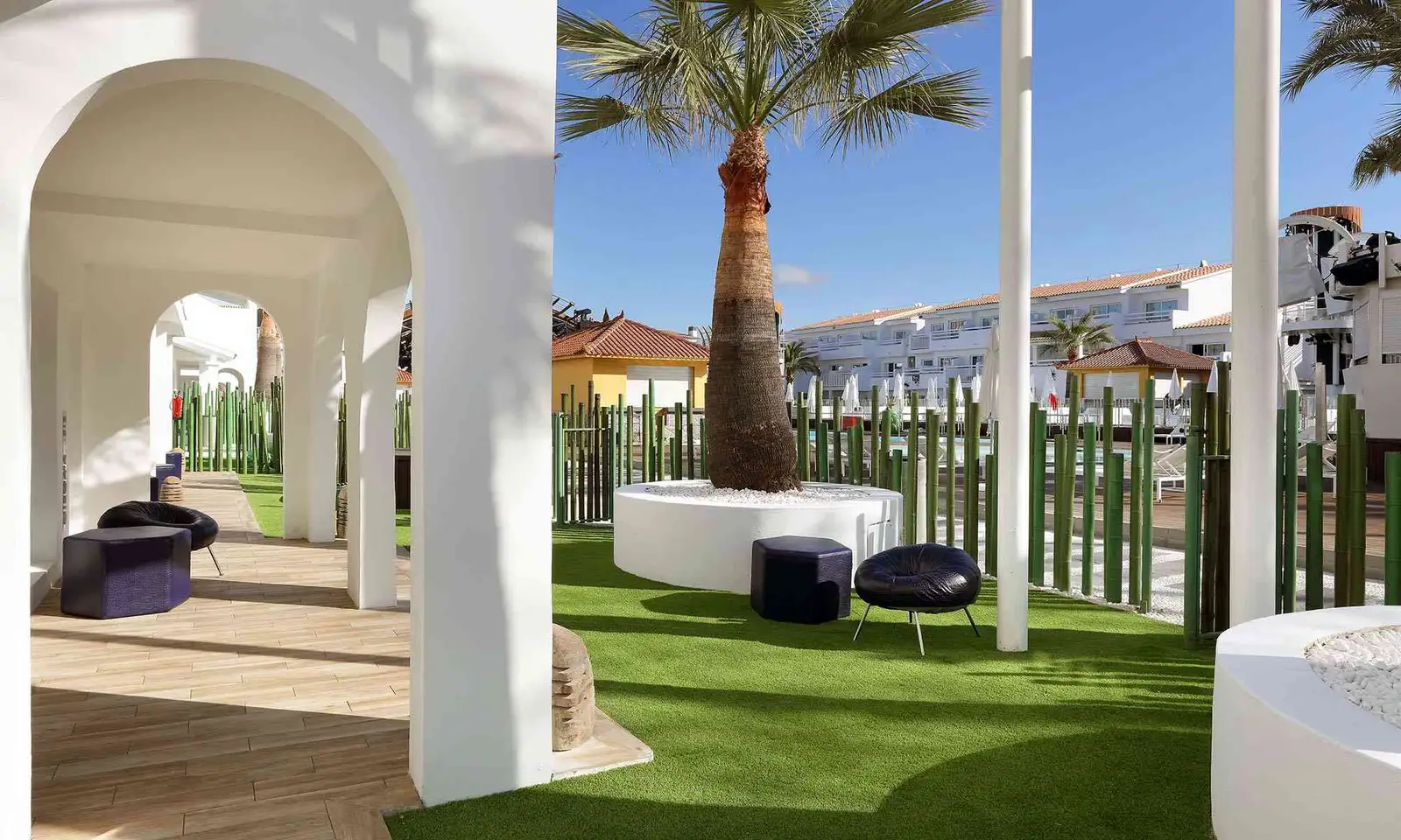 ushuaia-ibiza-beach-hotel-party-all-night-long8