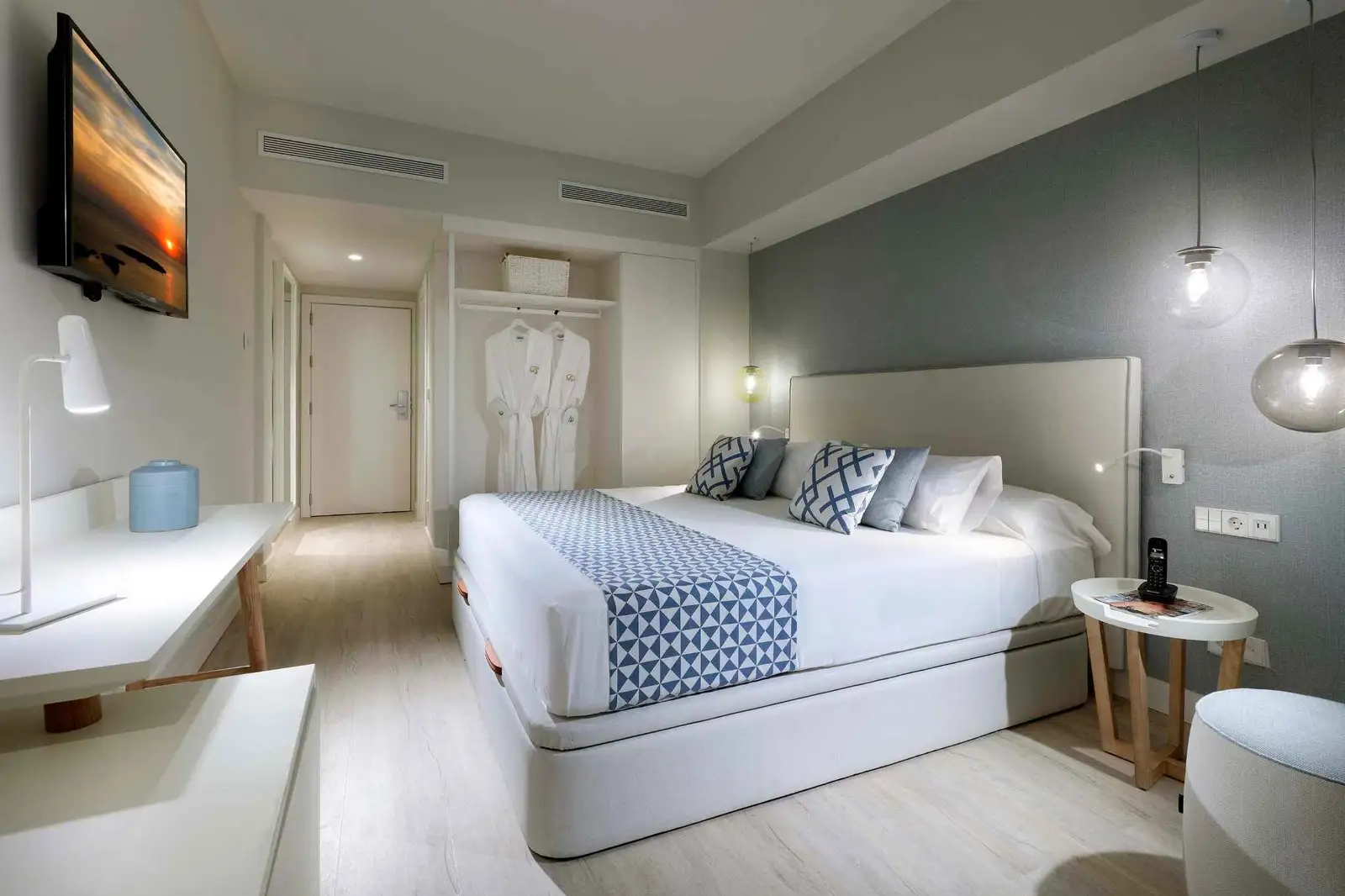 Grand-Palladium-Menorca-Connecting-Family-Deluxe-vista-mar7