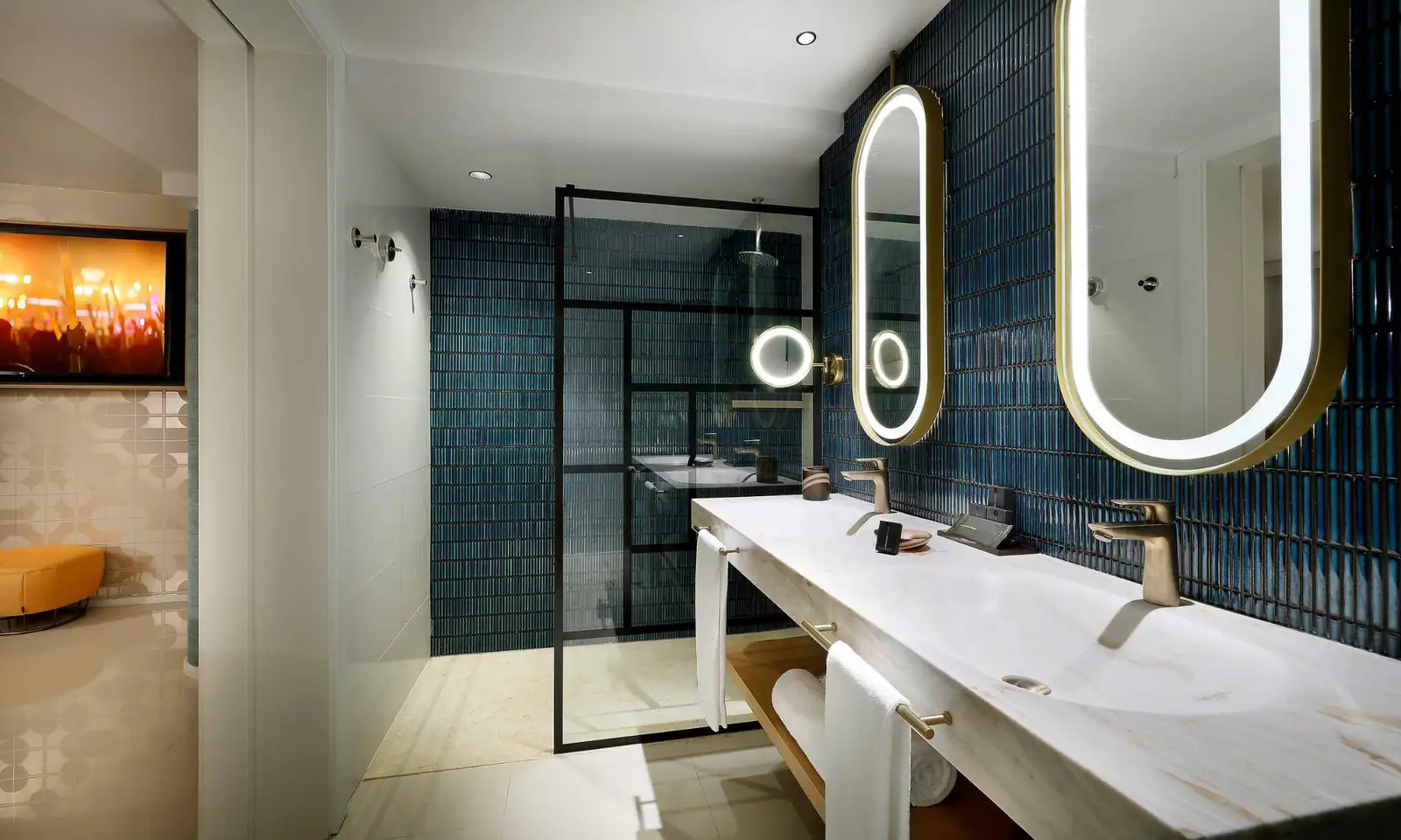 06-PLATINUM-SUITE-HRHM